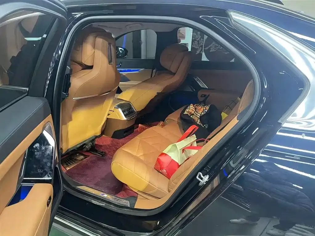 BMW i7 2023 из CN, фото 4