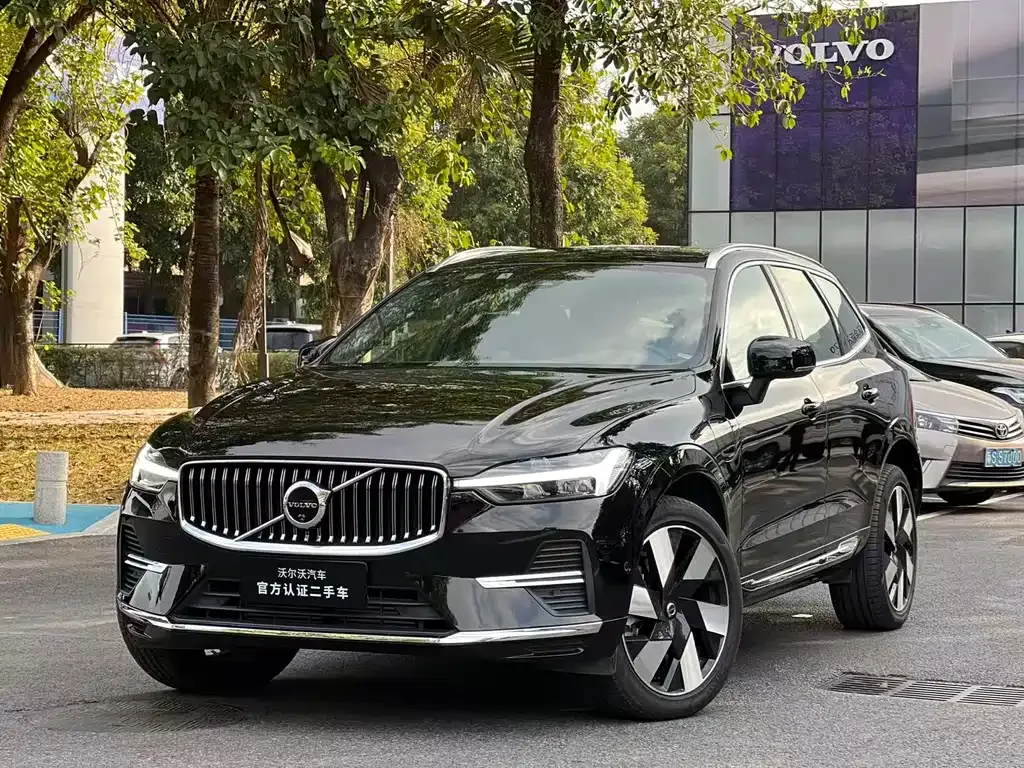 Volvo XC60 PHEV — фото 1