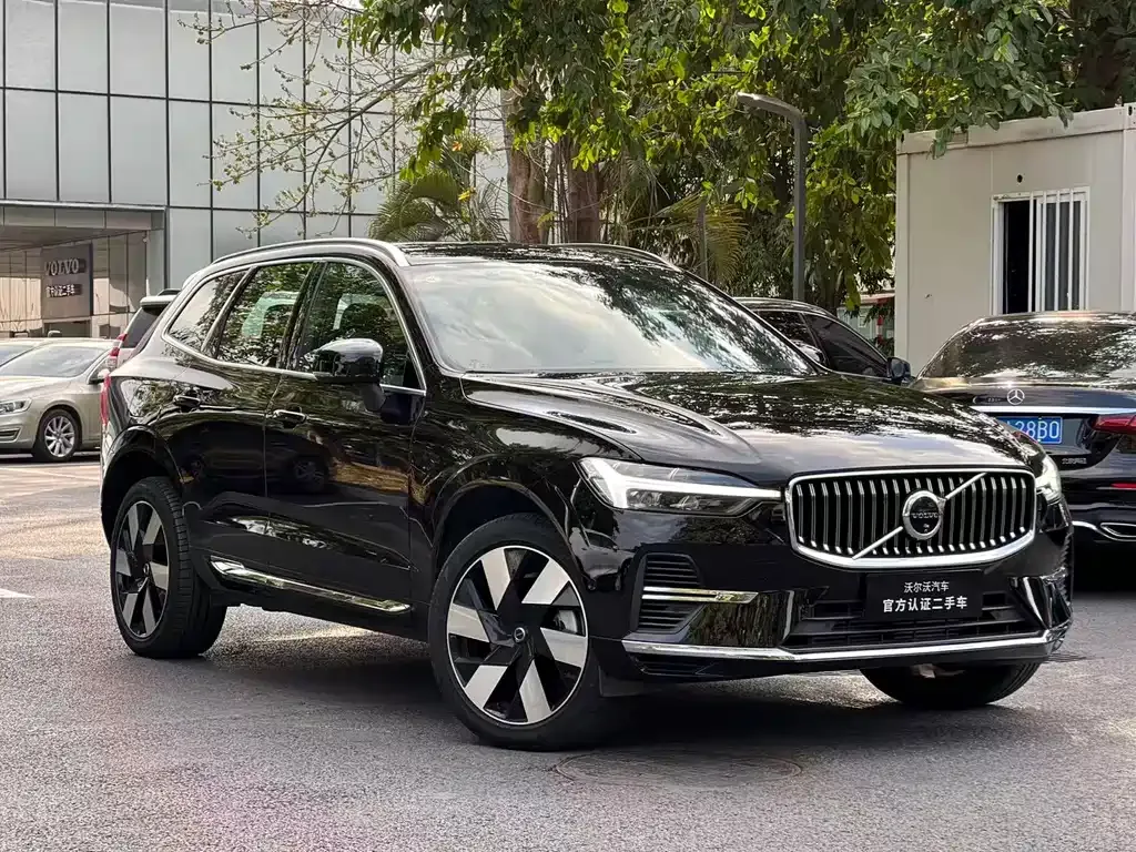 Volvo XC60 PHEV — фото 4