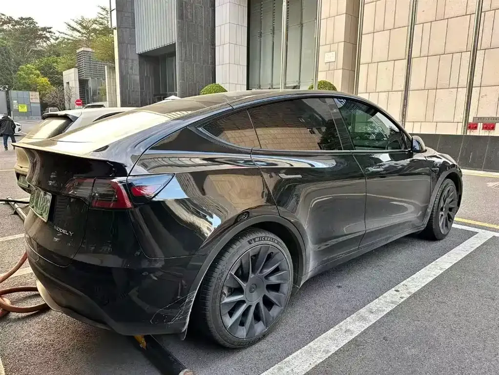 Tesla Model Y — фото 4