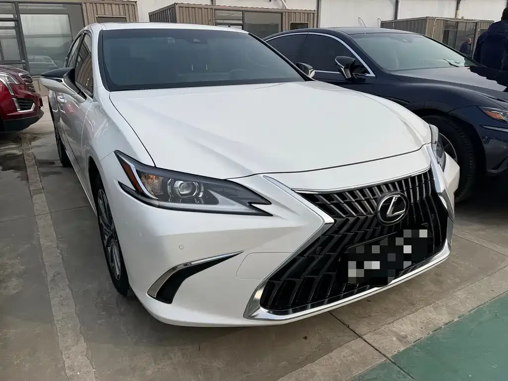 Lexus ES 2023 из CN, фото 2