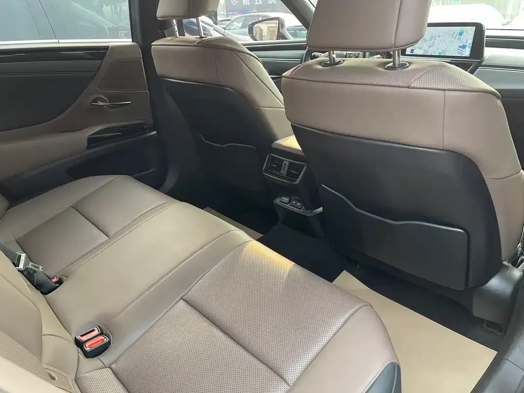 Lexus ES 2023 из CN, фото 3
