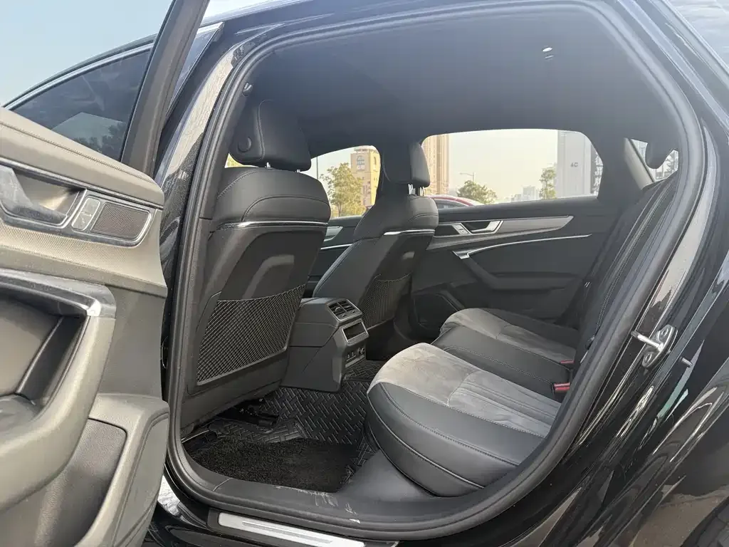 Audi A6L 2024 из CN, фото 5