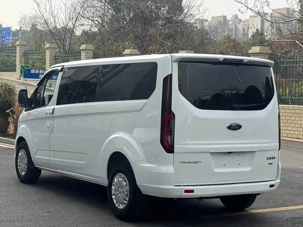 Ford Transit 2023 из CN, фото 8