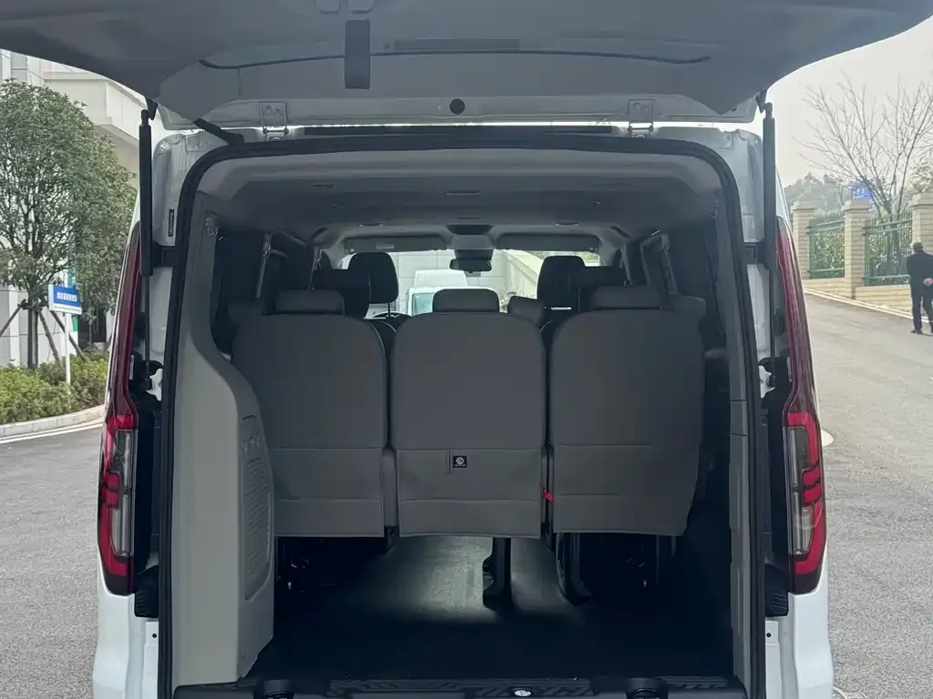 Ford Transit 2023 из CN, фото 2