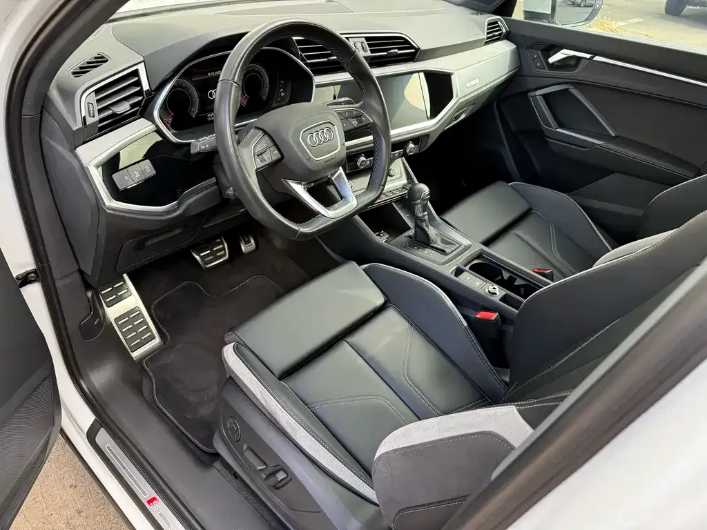 Audi Q3 2024 из CN, фото 2
