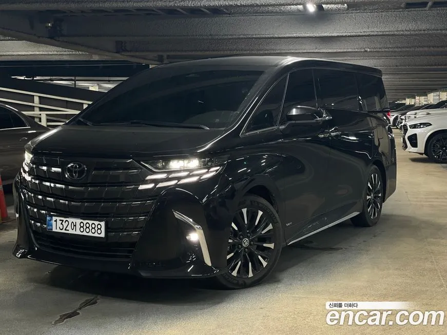 Toyota Alphard — фото 1