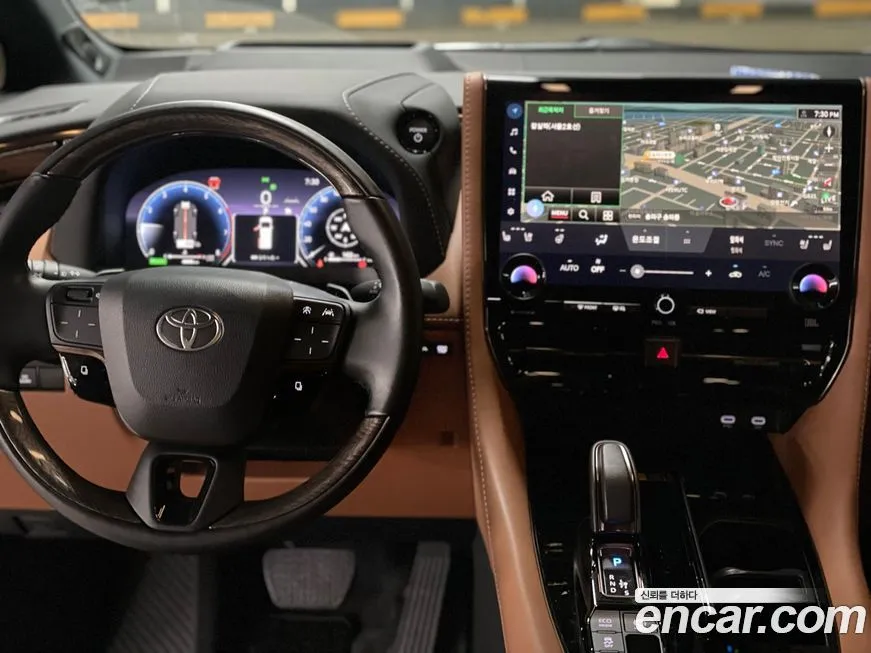 Toyota Alphard — фото 8