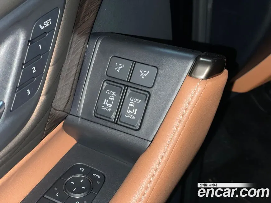 Toyota Alphard — фото 2
