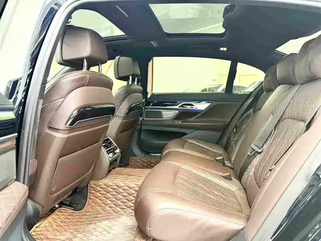 BMW 7 Series 2021 из CN, фото 7