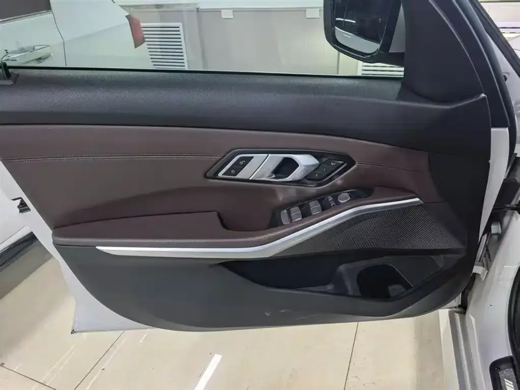 BMW 3 Series 2023 из CN, фото 6