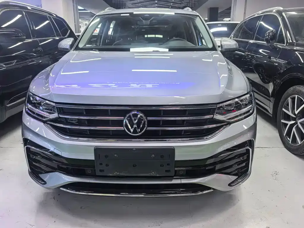 Volkswagen Tiguan L — фото 4