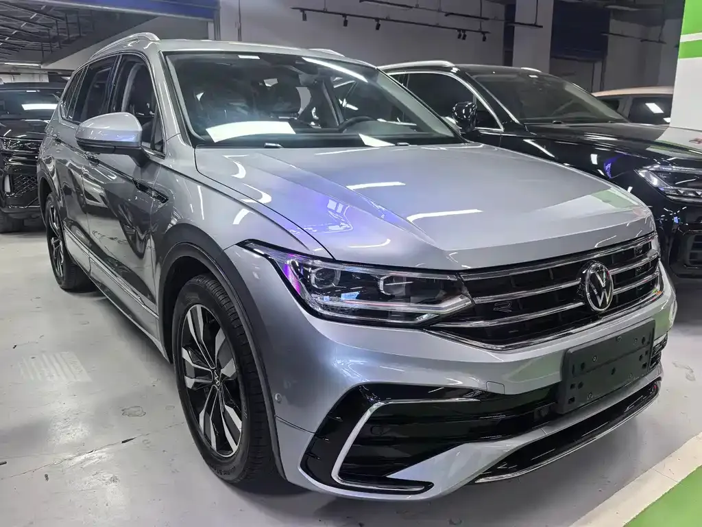 Volkswagen Tiguan L — фото 8