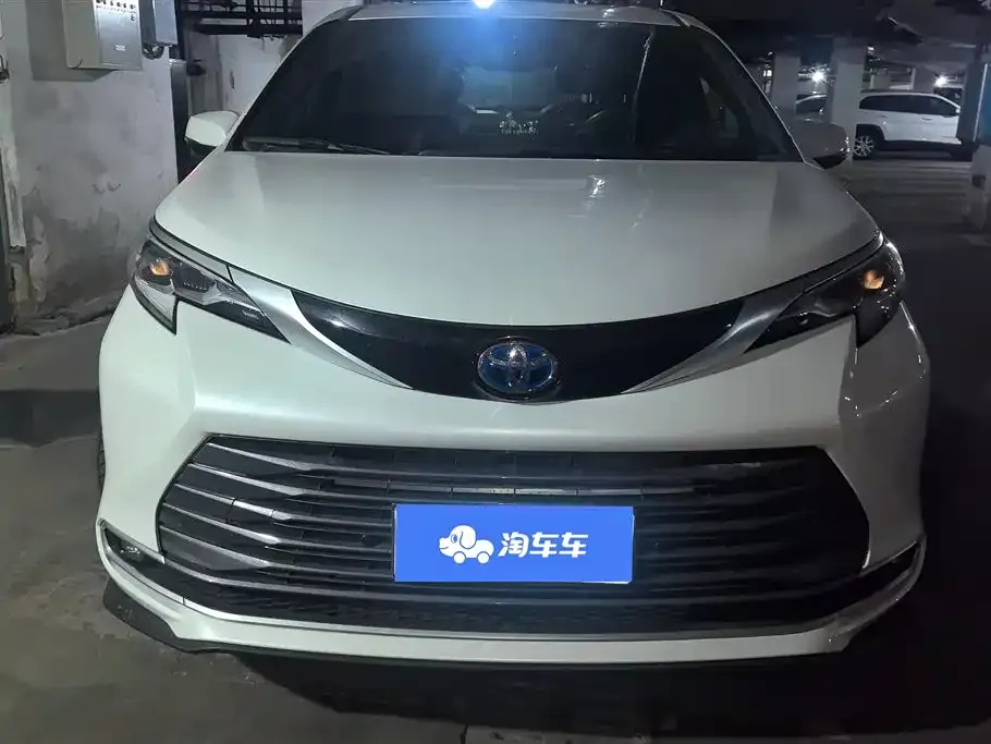 Toyota Sienna 2022 из CN, фото 2