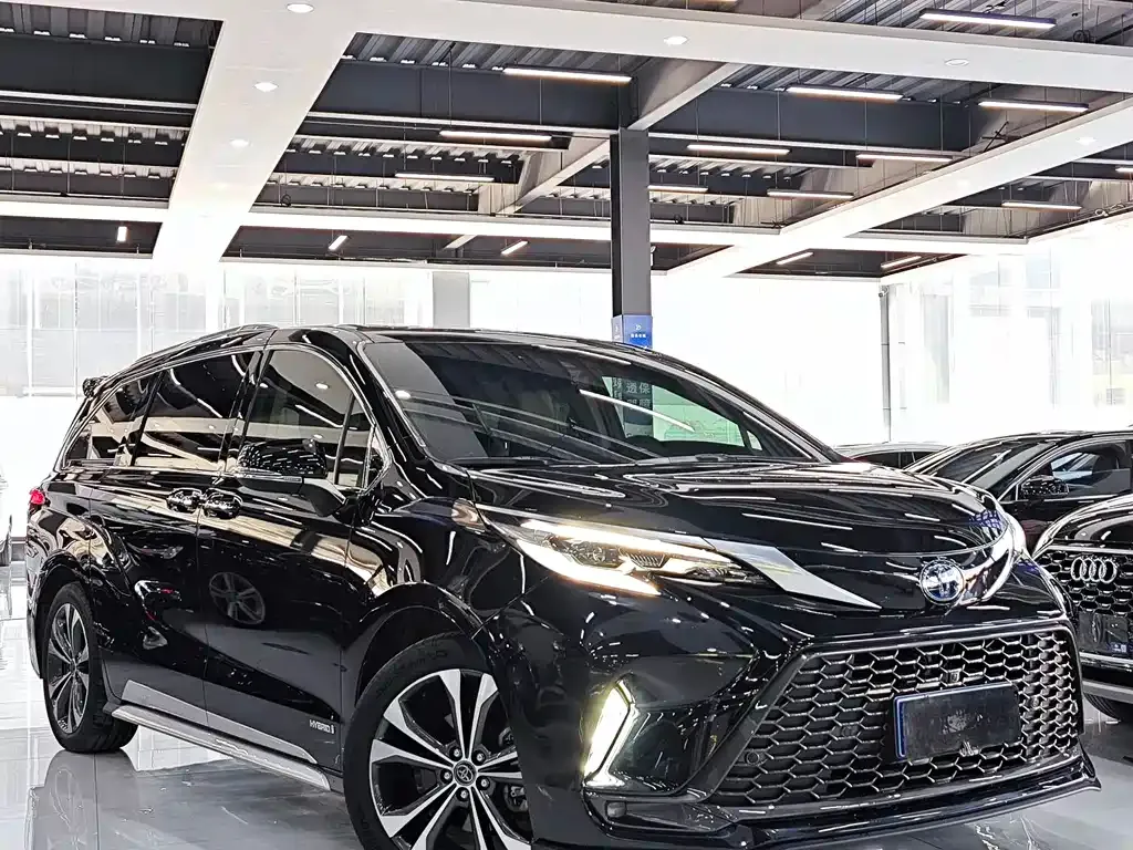 Toyota Granvia 2023 из CN, фото 7