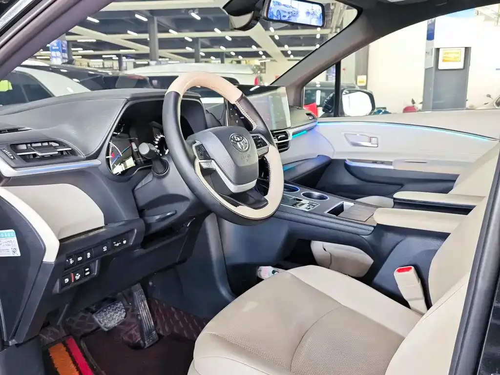 Toyota Granvia 2023 из CN, фото 2