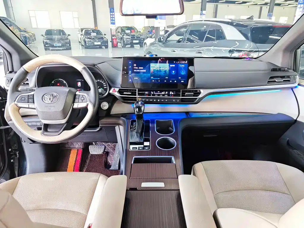 Toyota Granvia 2023 из CN, фото 6
