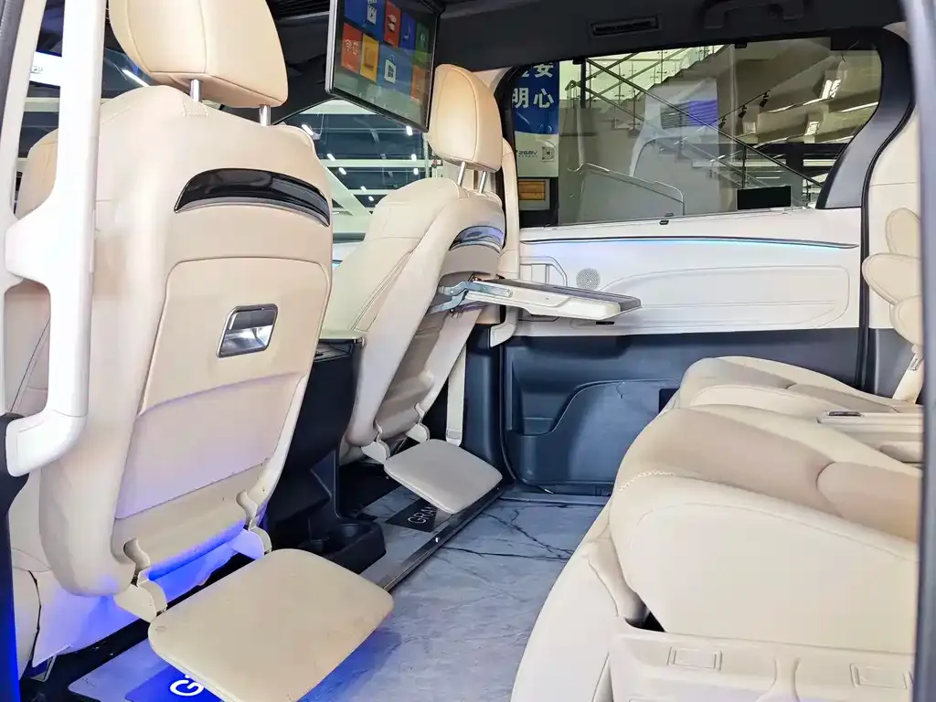 Toyota Granvia 2023 из CN, фото 4