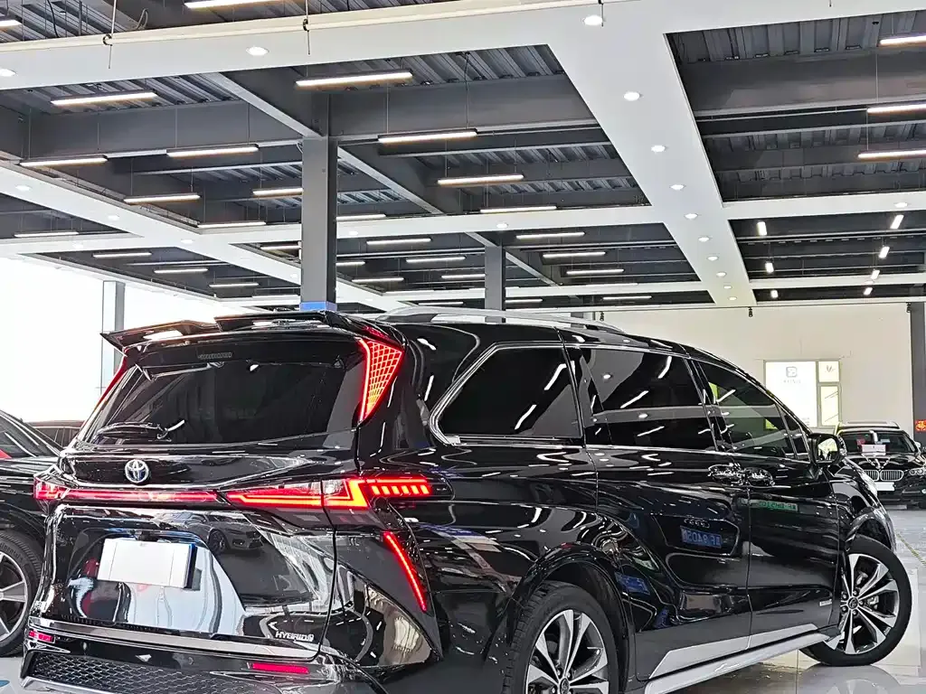 Toyota Granvia 2023 из CN, фото 3