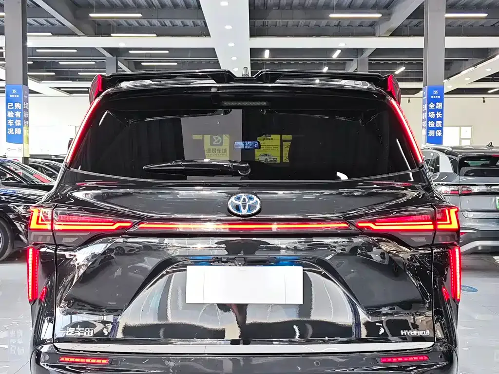 Toyota Granvia 2023 из CN, фото 8