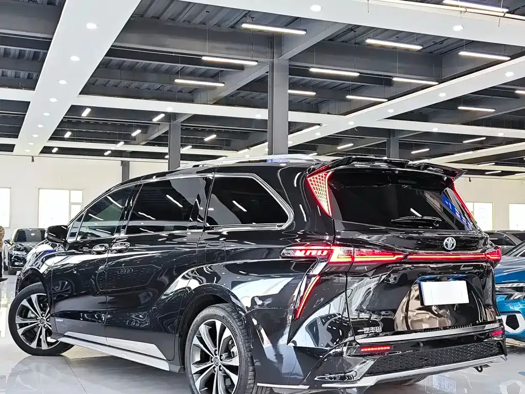 Toyota Granvia 2023 из CN, фото 9