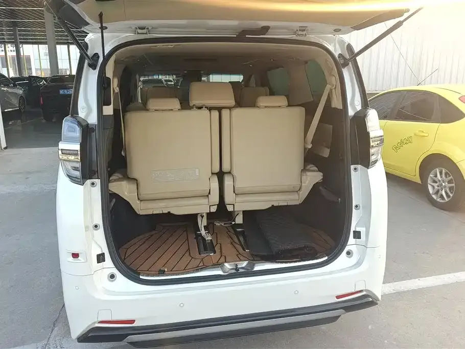 Toyota Vellfire 2023 из CN, фото 7