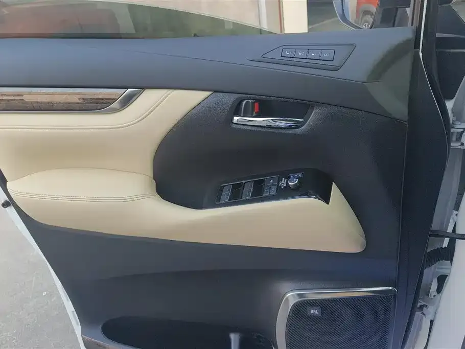Toyota Vellfire 2023 из CN, фото 2