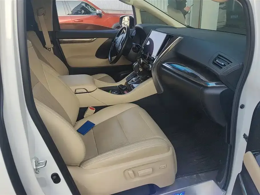 Toyota Vellfire 2023 из CN, фото 8
