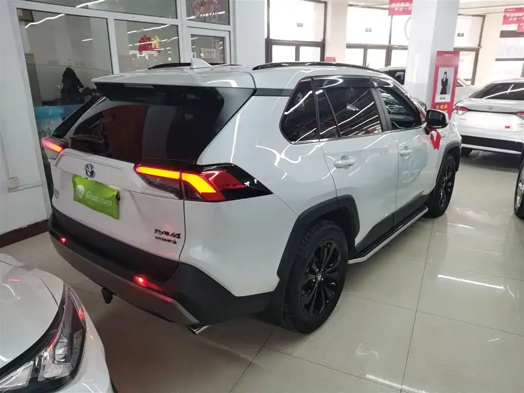 Toyota RAV4 2023 из CN, фото 10