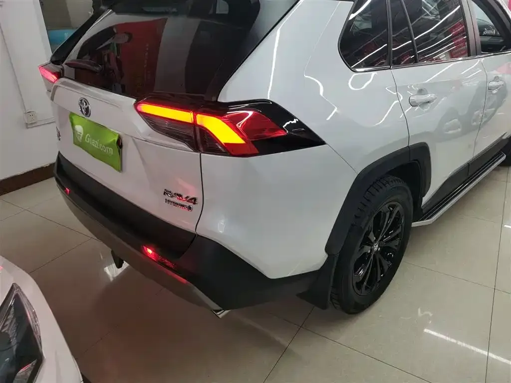 Toyota RAV4 2023 из CN, фото 2