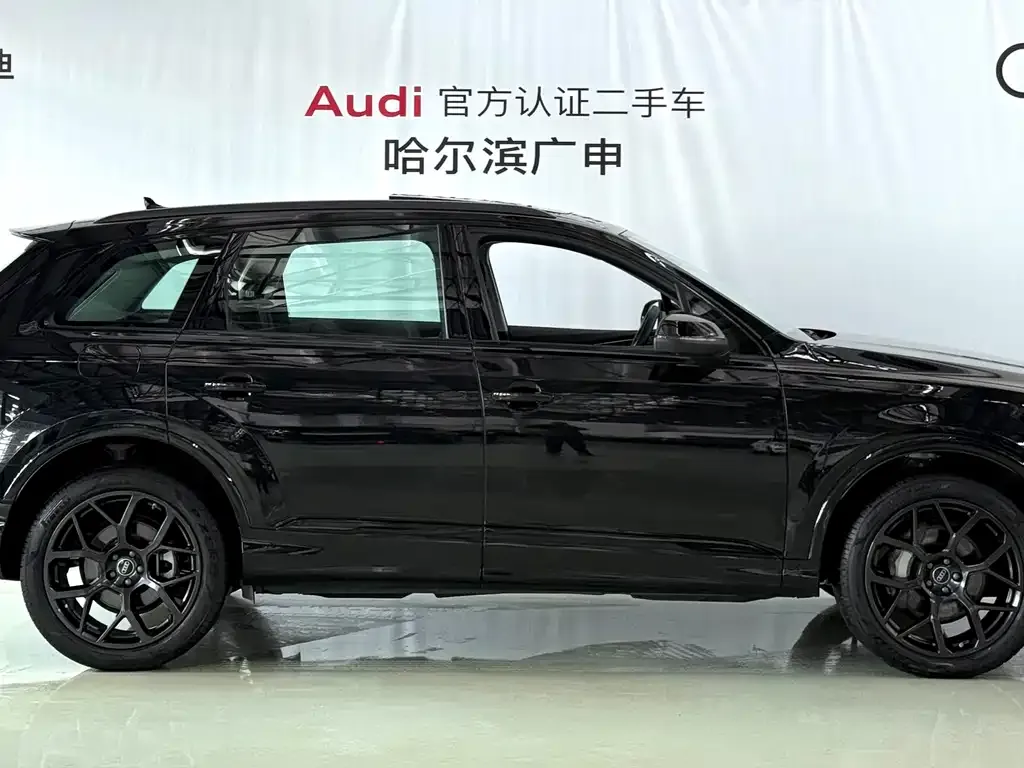 Audi Q7 2024 из CN, фото 2