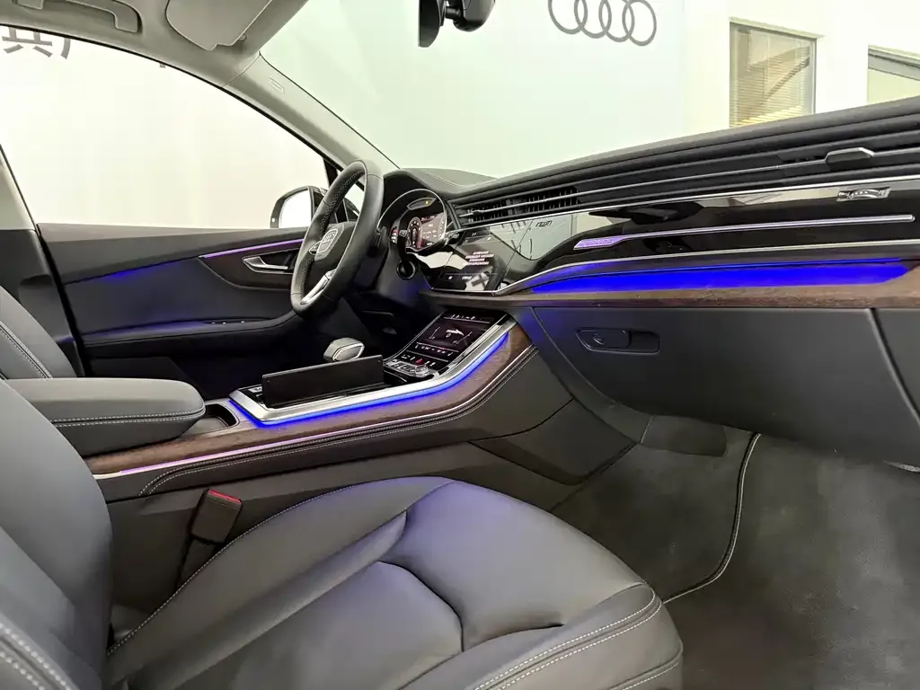Audi Q7 2024 из CN, фото 9