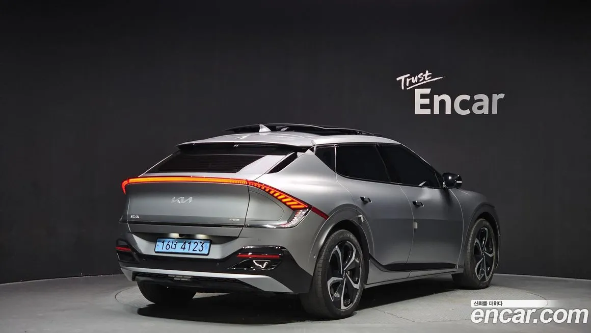 Kia EV6 2023 из KR, фото 2