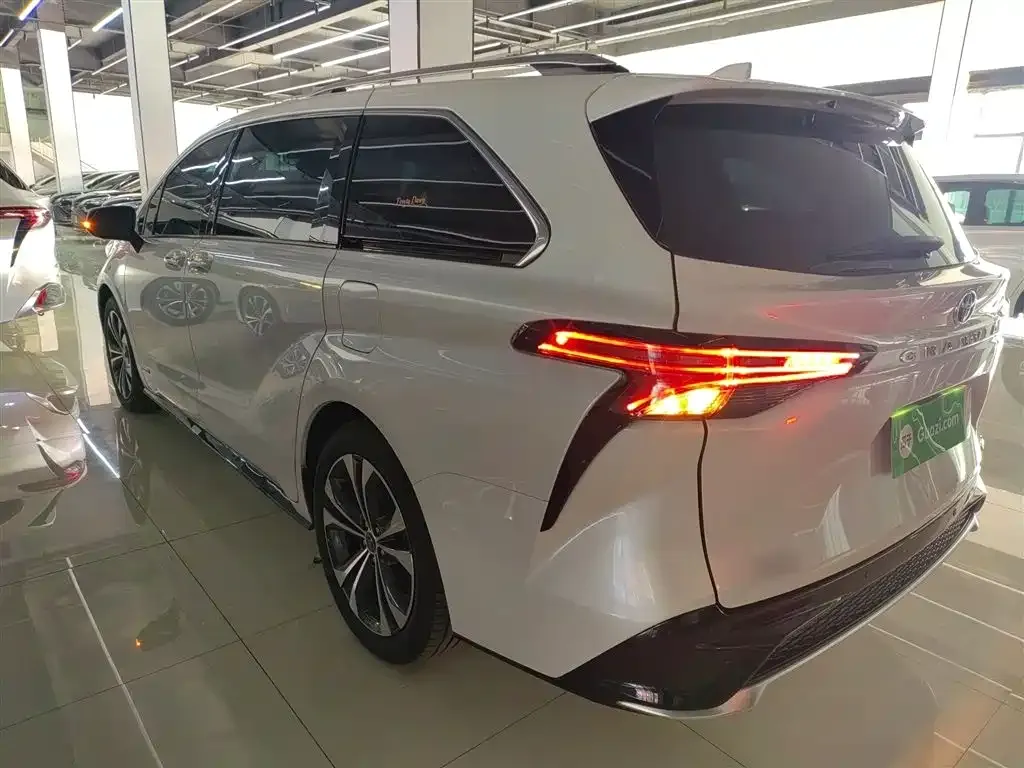 Toyota Granvia 2023 из CN, фото 2