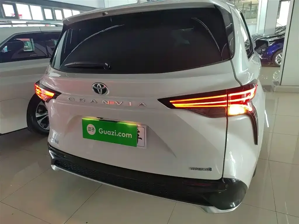 Toyota Granvia 2023 из CN, фото 10