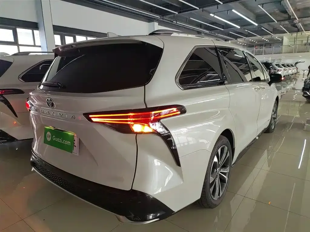 Toyota Granvia 2023 из CN, фото 6