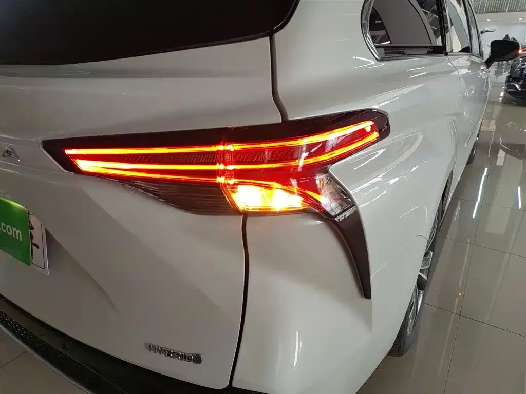 Toyota Granvia 2023 из CN, фото 8
