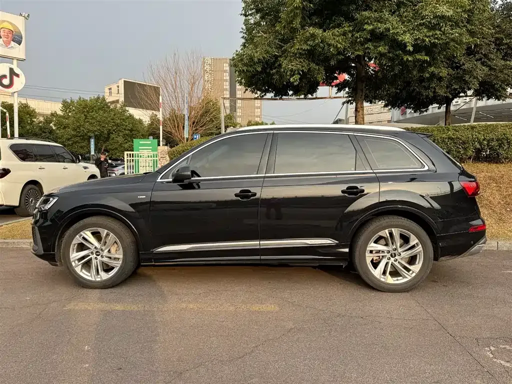 Audi Q7 2021 из CN, фото 8