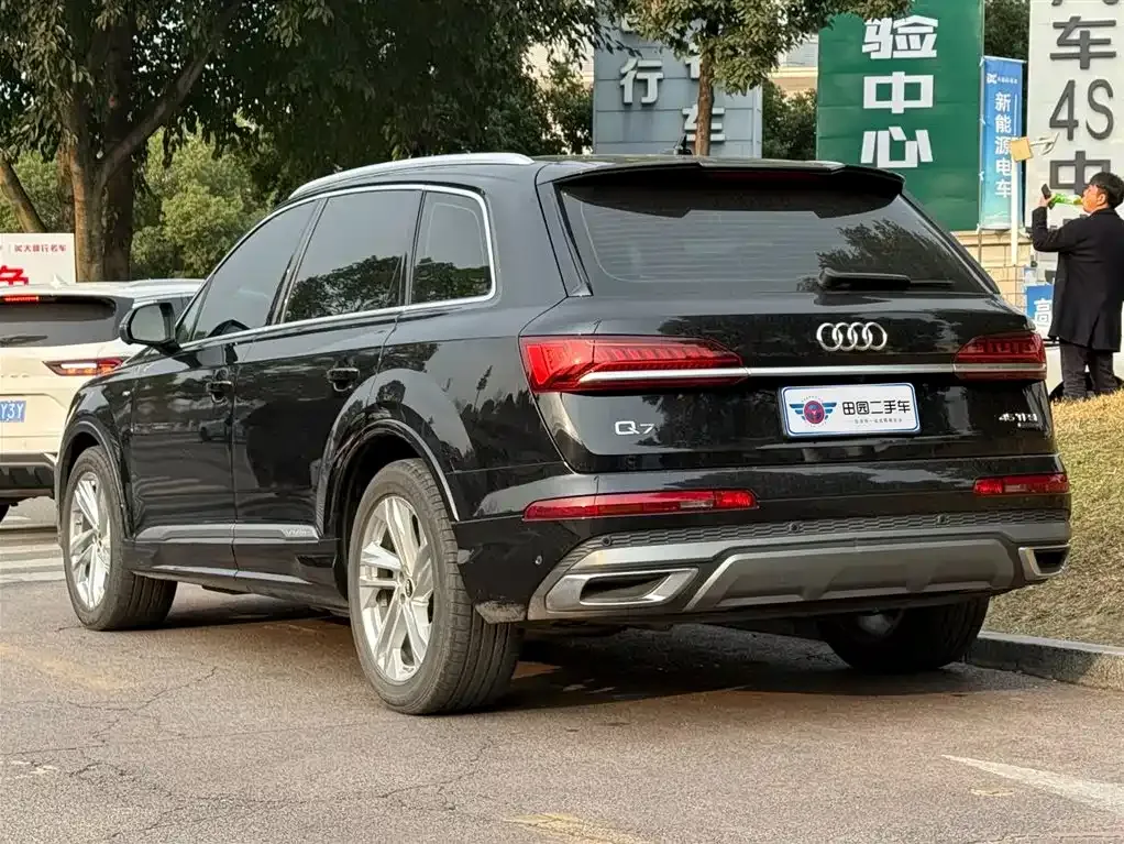 Audi Q7 2021 из CN, фото 6