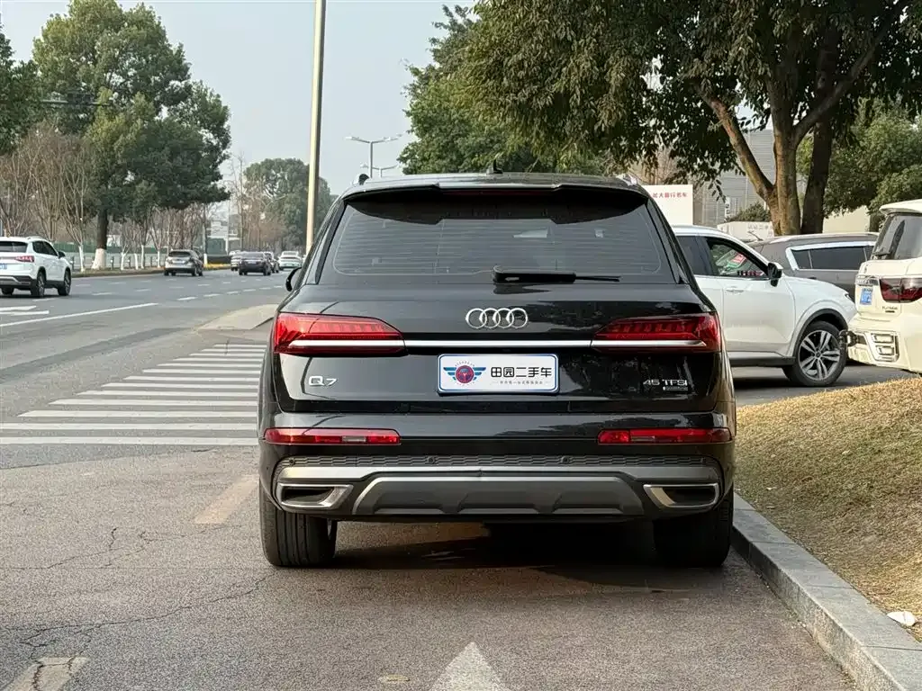Audi Q7 2021 из CN, фото 5