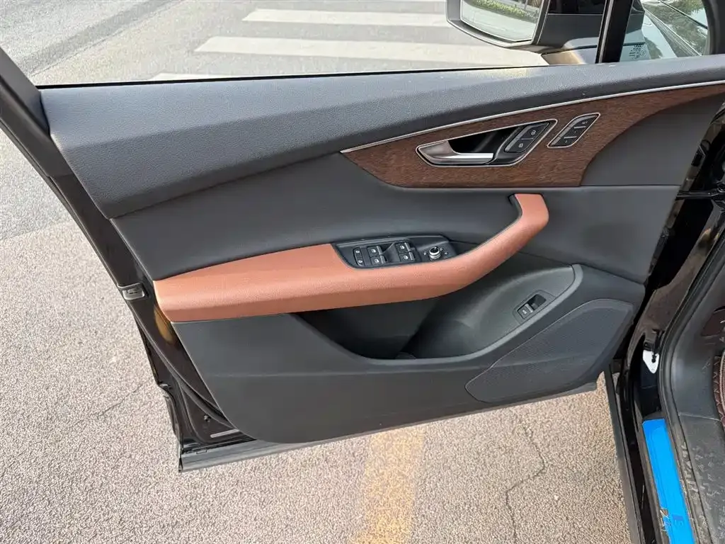 Audi Q7 2021 из CN, фото 3