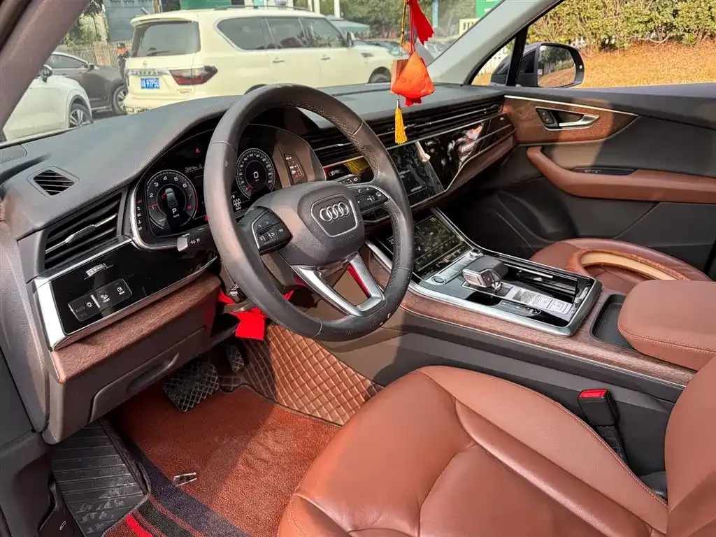 Audi Q7 2021 из CN, фото 10