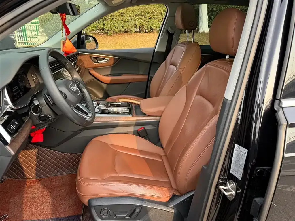 Audi Q7 2021 из CN, фото 4