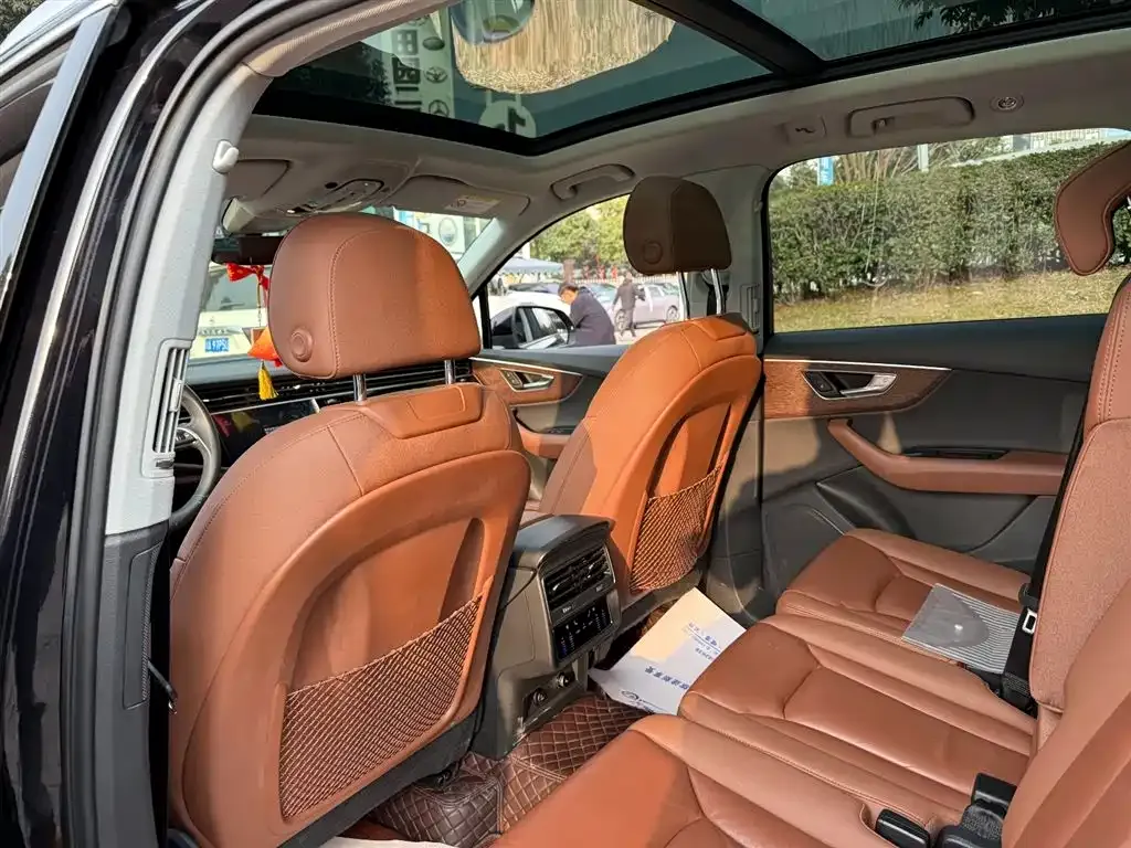 Audi Q7 2021 из CN, фото 7