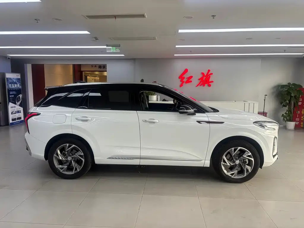 Hongqi HS3 PHEV — фото 4