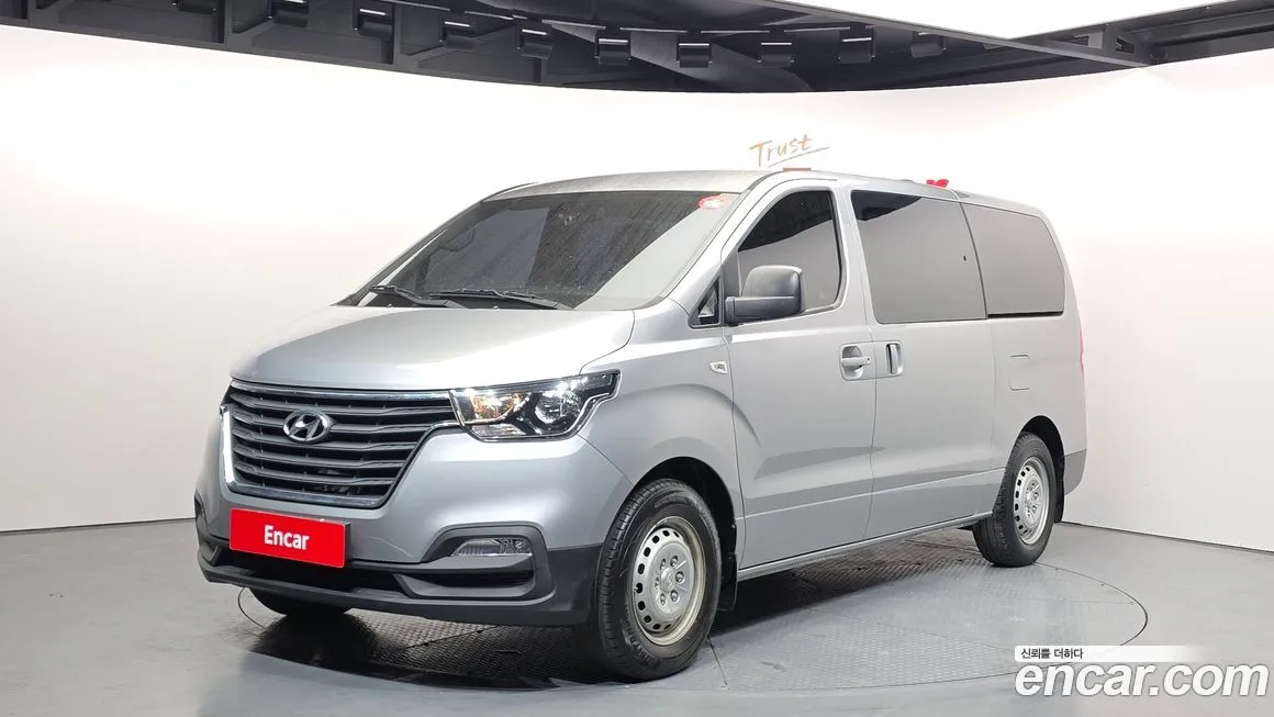 Hyundai Starex — фото 1