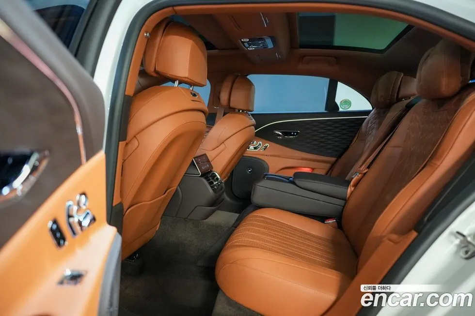 Bentley Flying Spur — фото 9