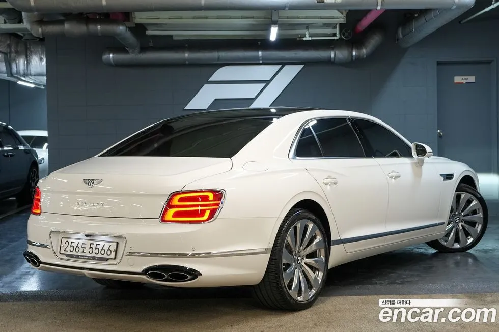 Bentley Flying Spur — фото 3