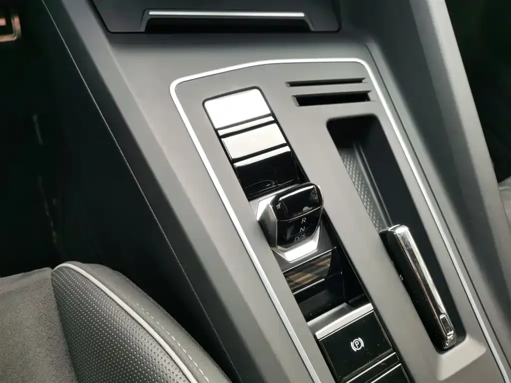 Volkswagen Golf 2022 из CN, фото 4