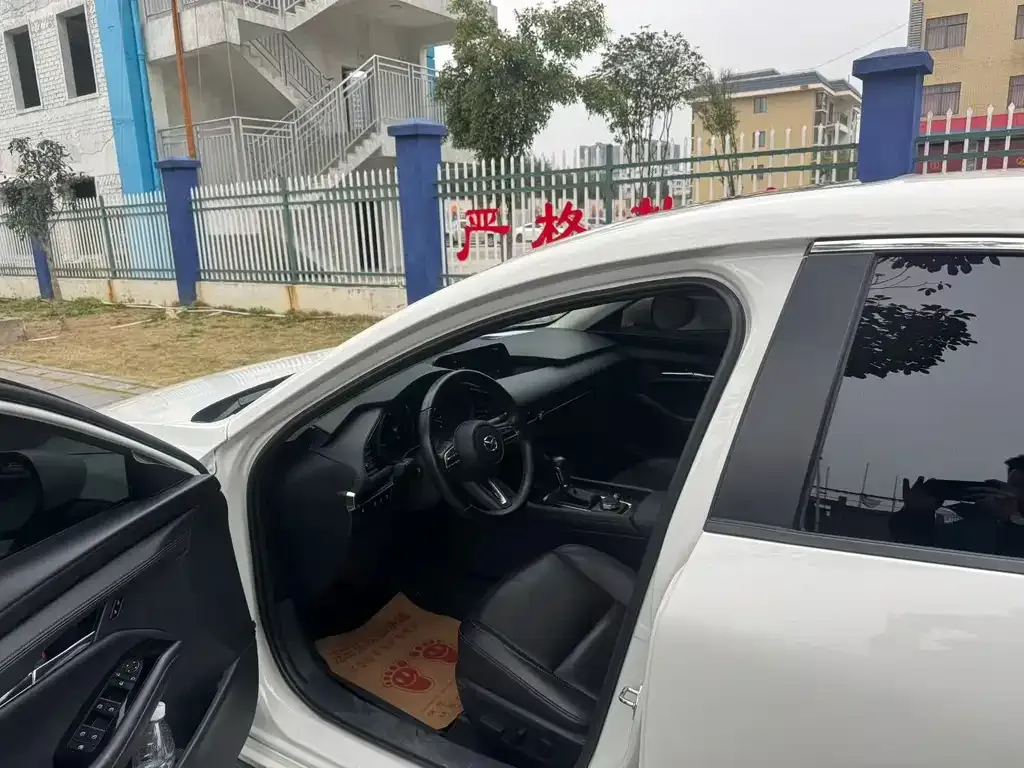 Mazda 3 Axela 2024 из CN, фото 2